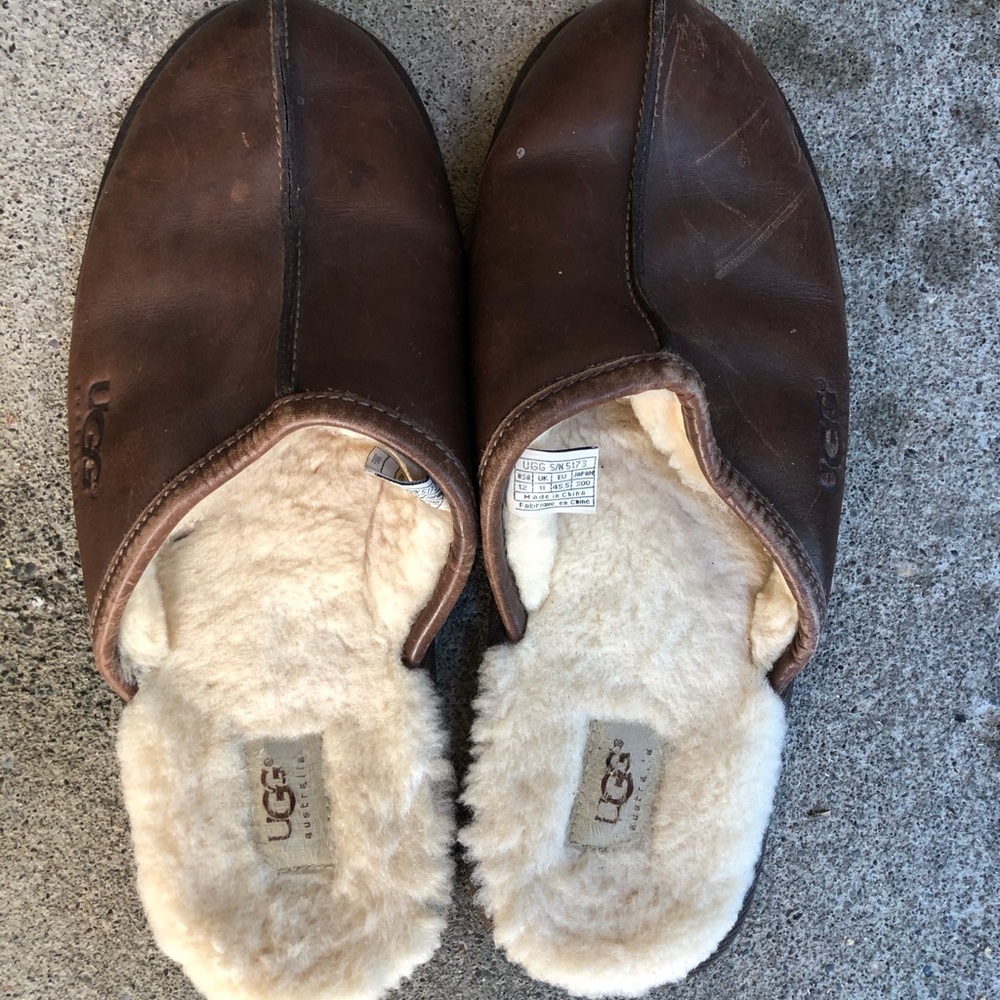 Men’s gently used Ugg house slippers